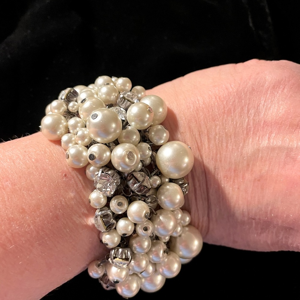 Multi pearl wide band bracelet. 5.5”.